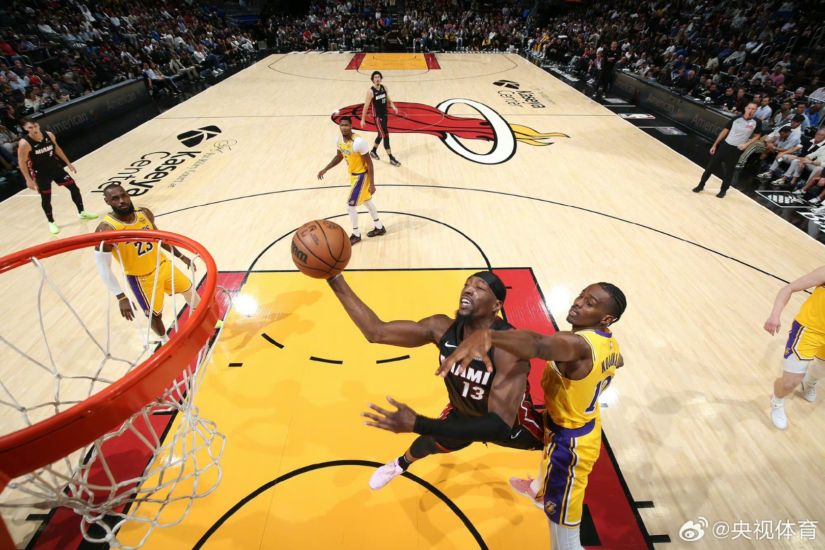 爱游戏登录-NBA总决赛次回合揭幕，湖人与热火再次对决的简单介绍